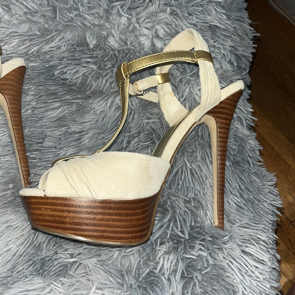 Also shoes - Picture 3 of 10